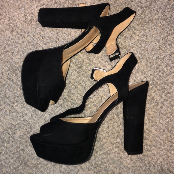 Black platform heels - Picture 2 of 3